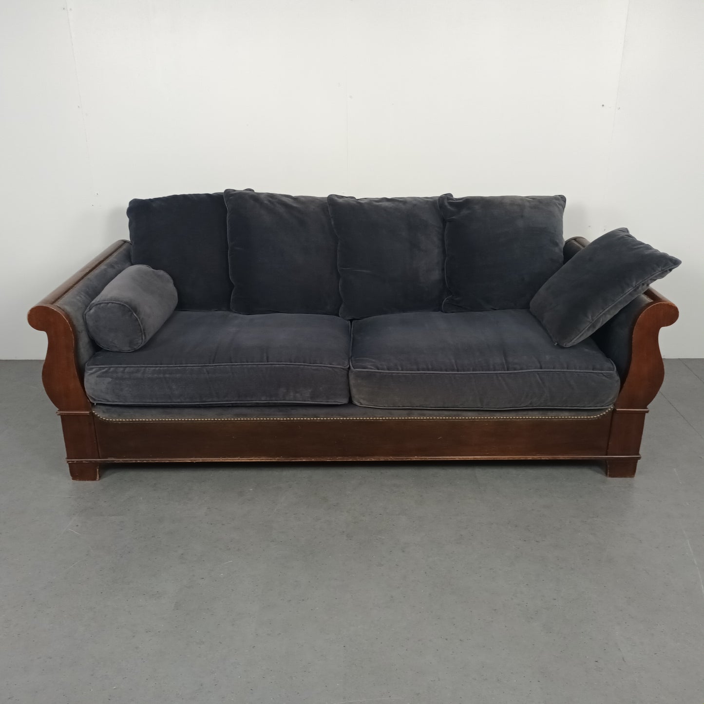 Hoogwaardige Velourse bank | Royaal blauw / warm lak