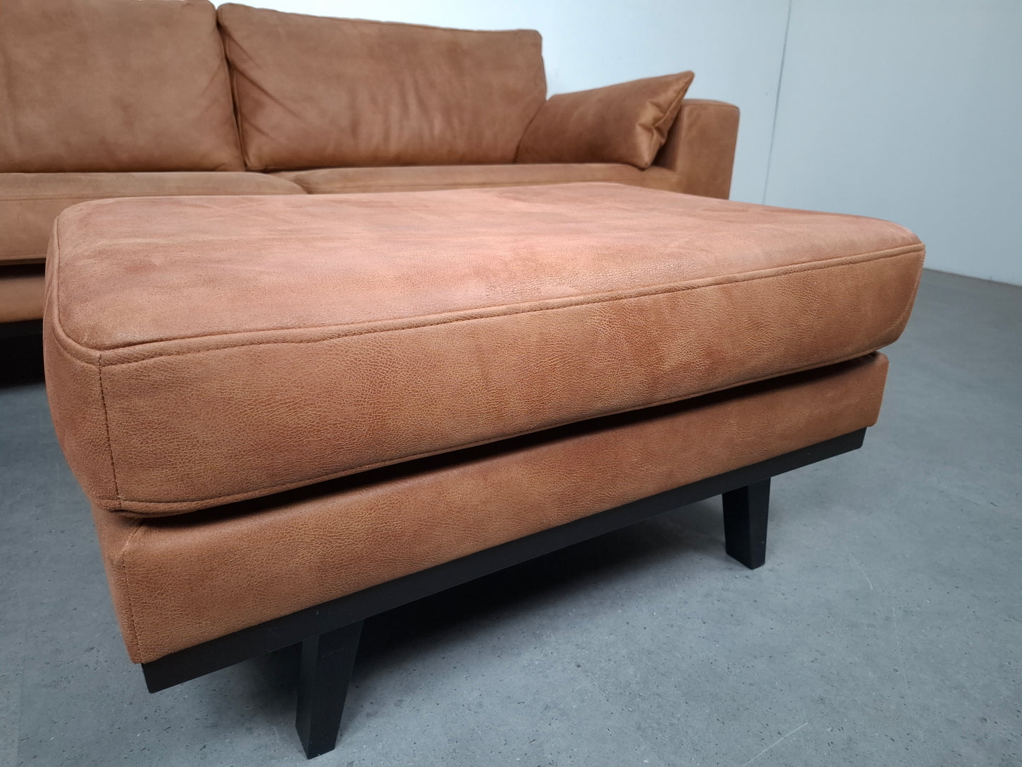 Retro look bank met hocker van Eco Leder | Cognac bruin