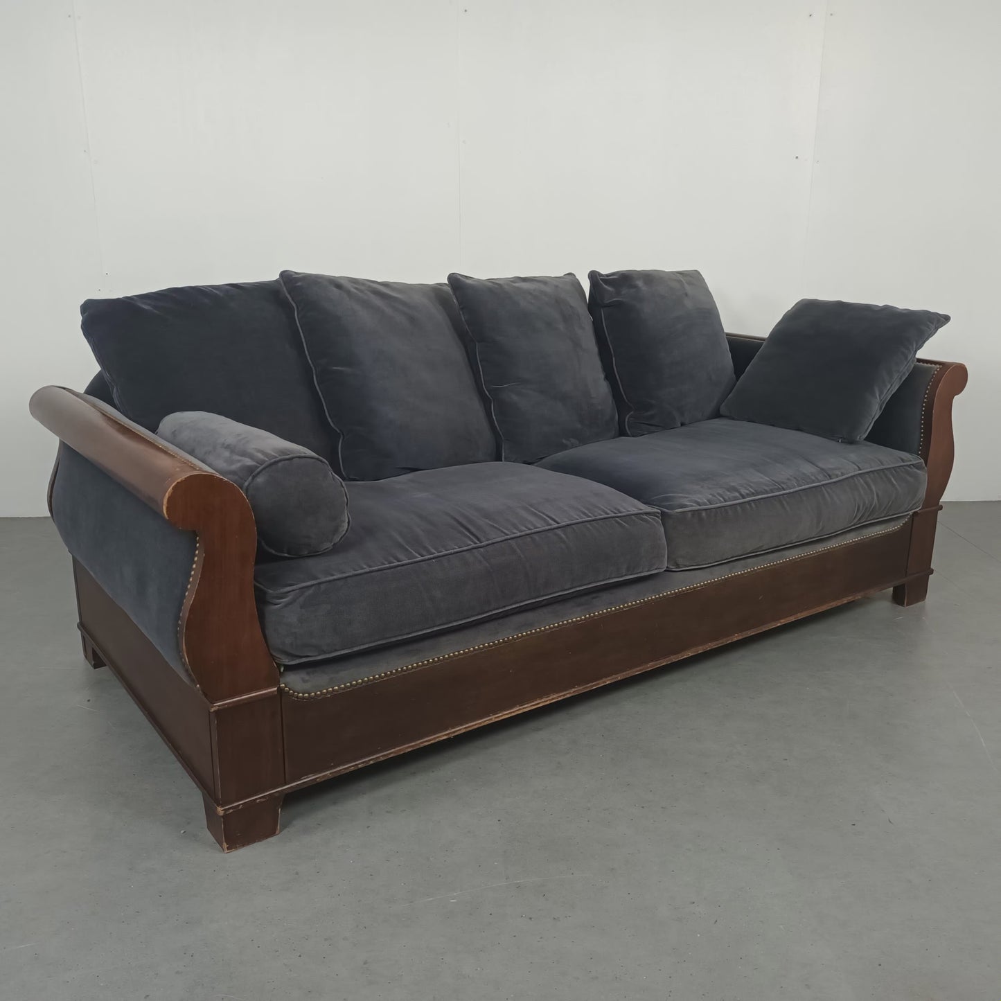 Hoogwaardige Velourse bank | Royaal blauw / warm lak
