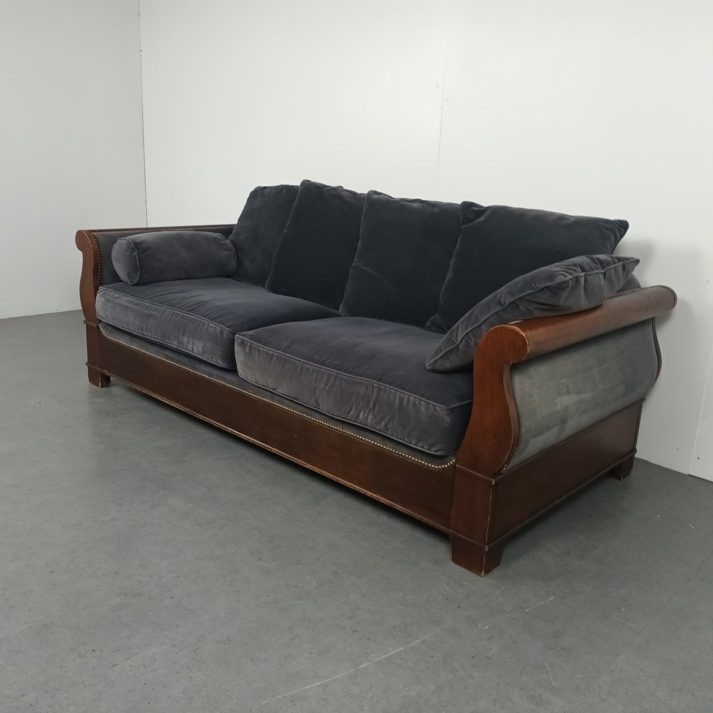 Hoogwaardige Velourse bank | Royaal blauw / warm lak
