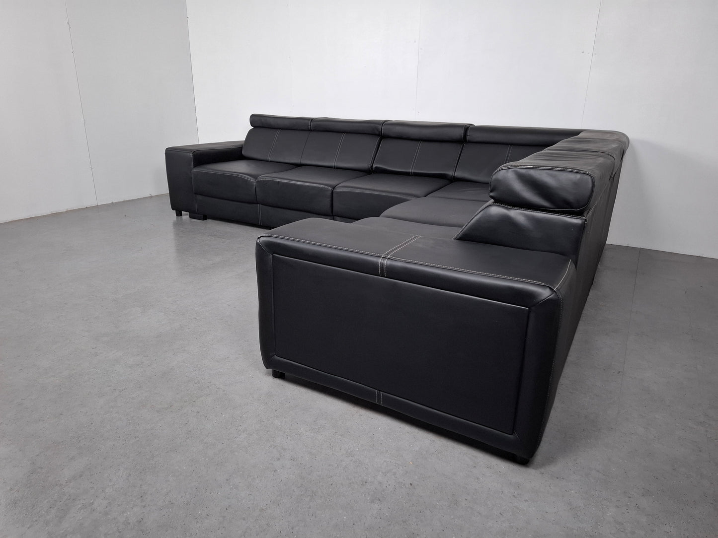 Moderne hoekbank van leder | Zwart