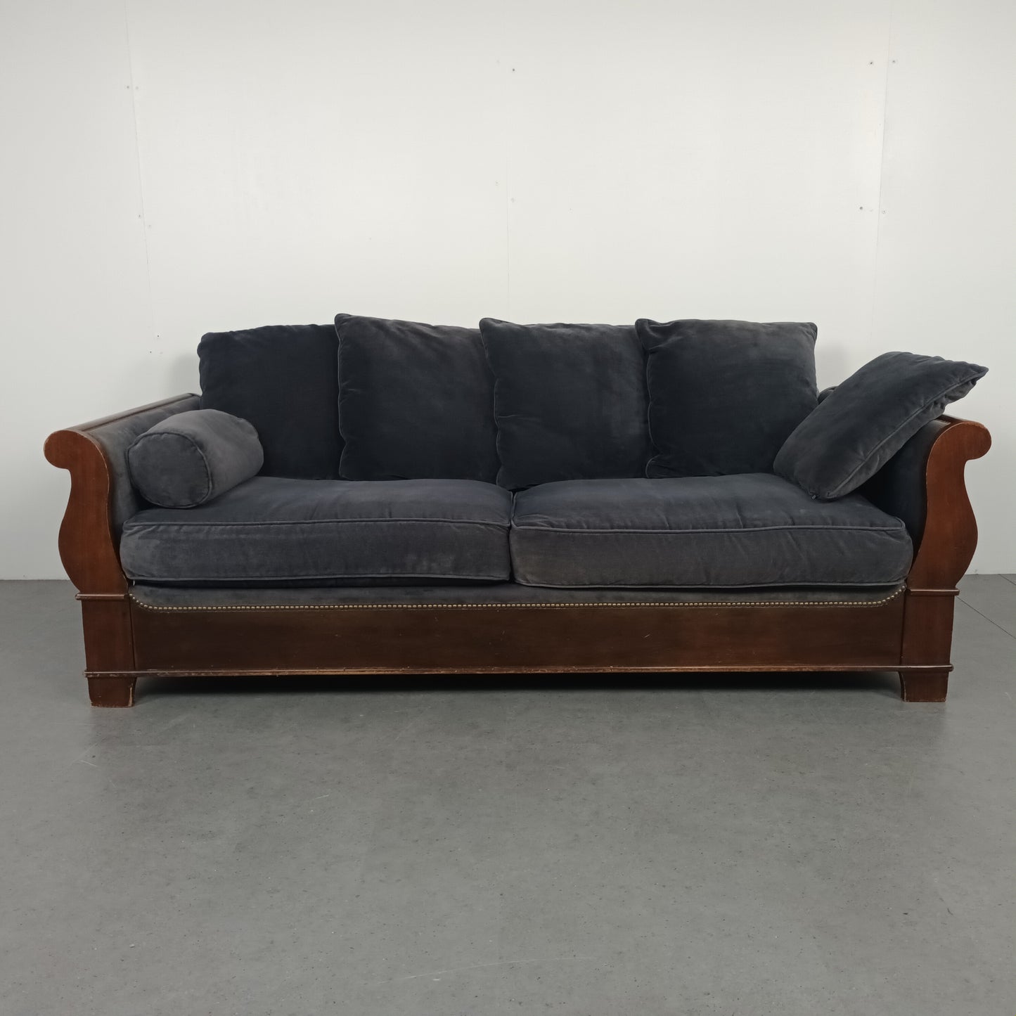 Hoogwaardige Velourse bank | Royaal blauw / warm lak