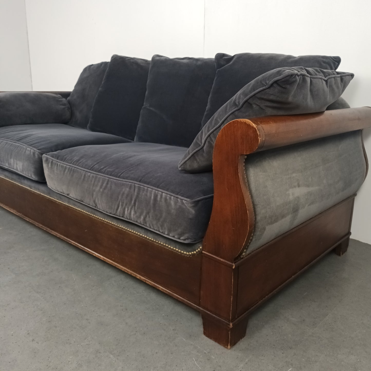 Hoogwaardige Velourse bank | Royaal blauw / warm lak
