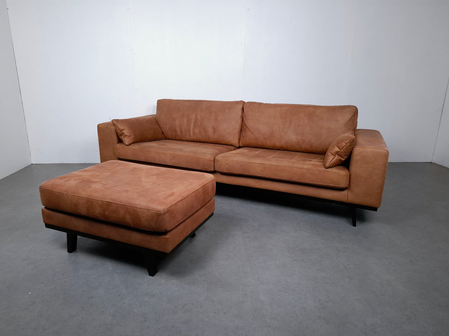 Retro look bank met hocker van Eco Leder | Cognac bruin