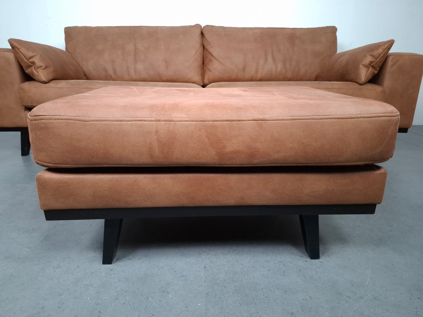 Retro look bank met hocker van Eco Leder | Cognac bruin