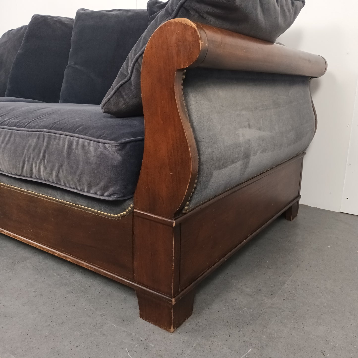 Hoogwaardige Velourse bank | Royaal blauw / warm lak