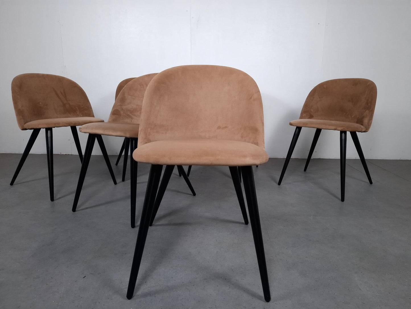 Set van 6 Velourse Eetkamerstoelen | Taupe