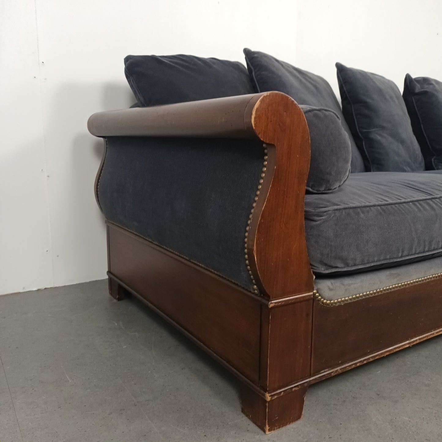 Hoogwaardige Velourse bank | Royaal blauw / warm lak