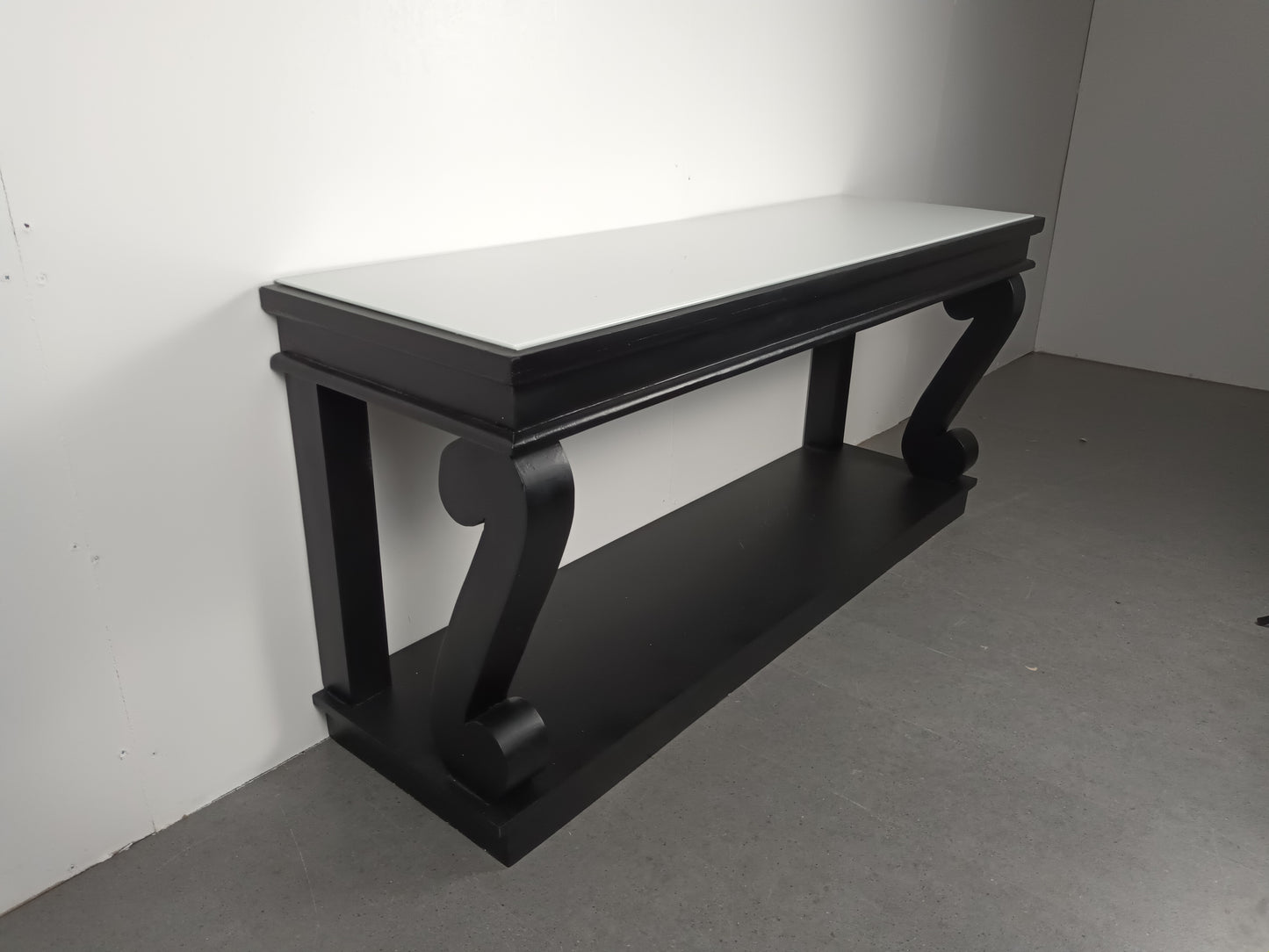 Richmond Interiors Sidetable