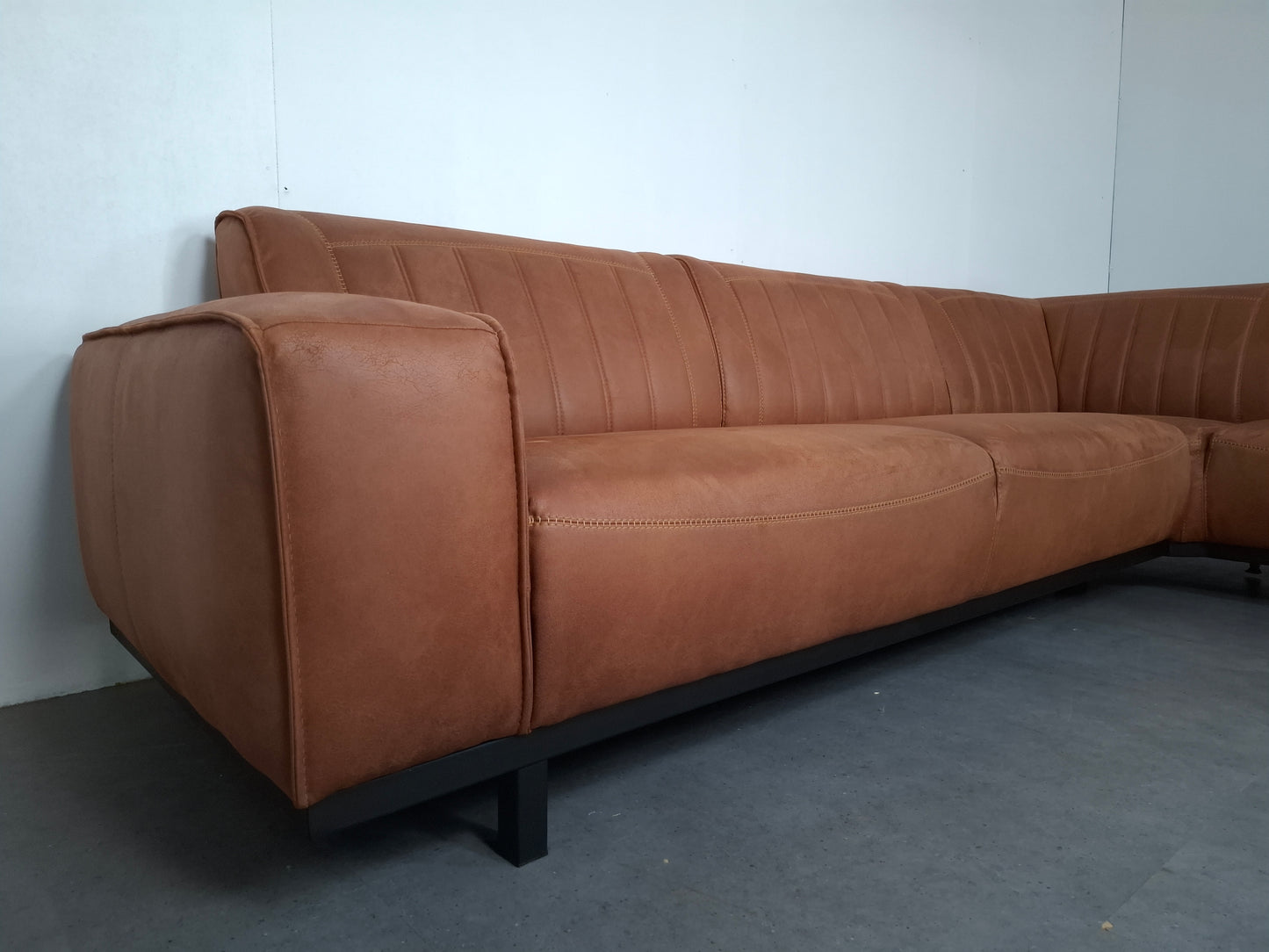 Industriële hoekbank | Cognac