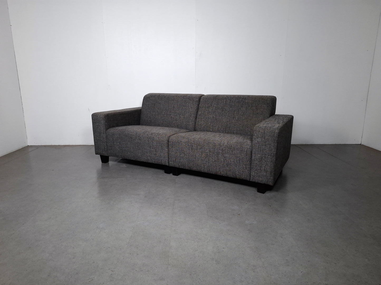 Moderne 2 zits Bank | Grijs gemeleerd