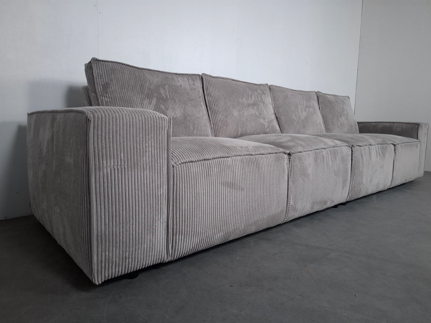 Ribstof 4 zits Bank met Hocker | Wit / Licht grijs