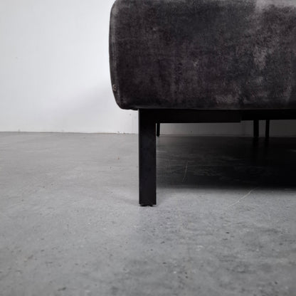 Urban Sofa: By Ira Ness velourse hoekbank | Grafiet grijs