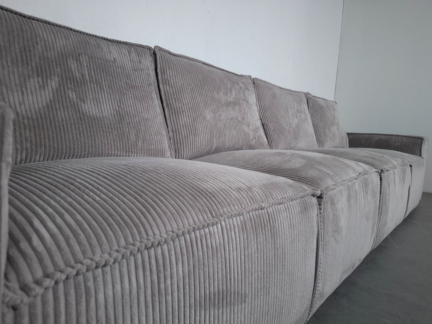 Ribstof 4 zits Bank met Hocker | Wit / Licht grijs