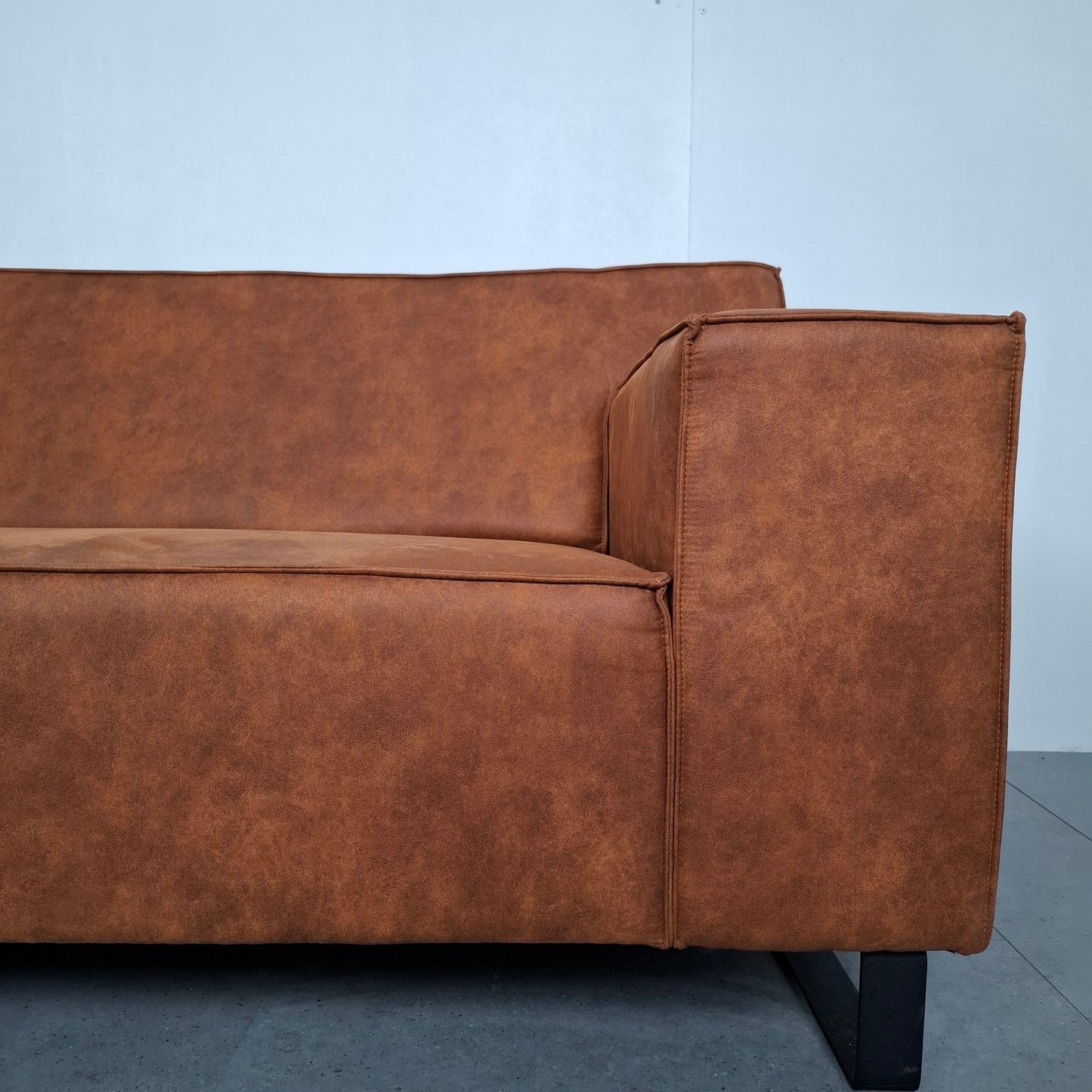 Industriële hoekbank met roest patroon | Cognac bruin