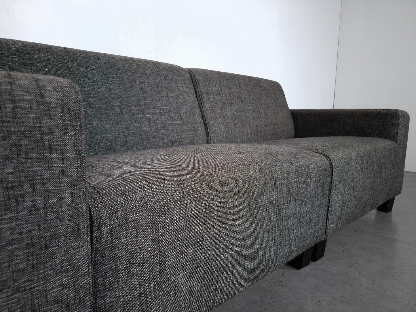 Moderne 2 zits Bank | Grijs gemeleerd