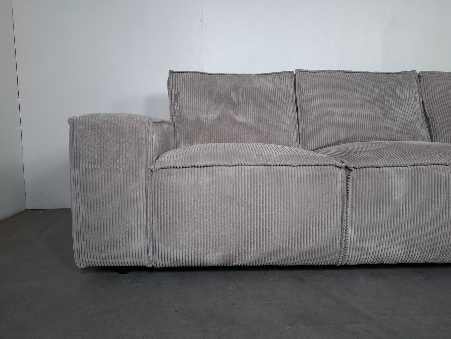 Ribstof 4 zits Bank met Hocker | Wit / Licht grijs