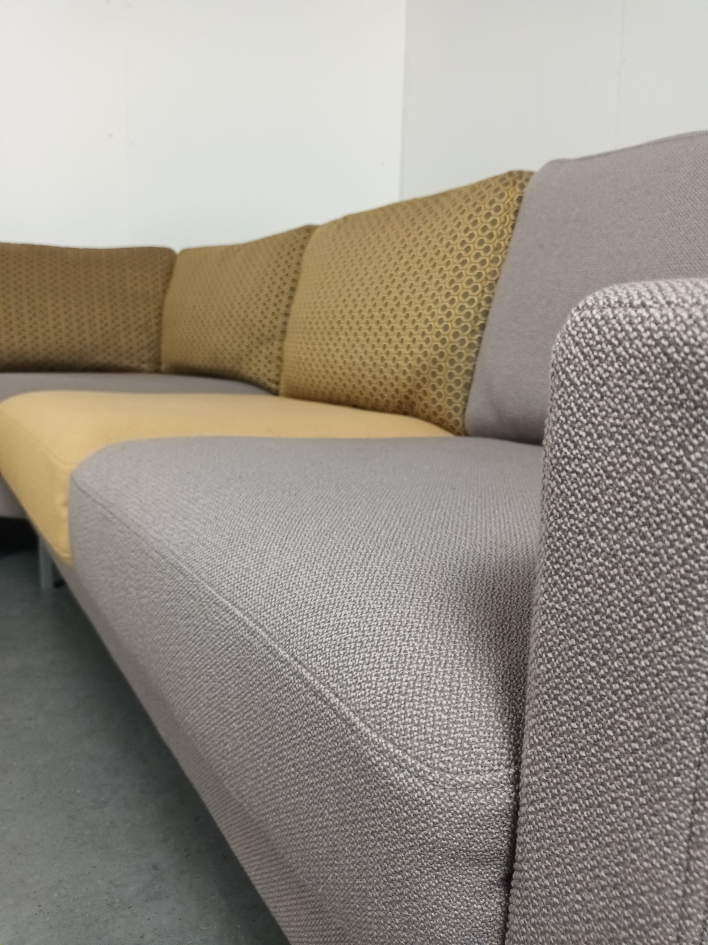 Rolf Benz designer hoekbank | Licht grijs & geel