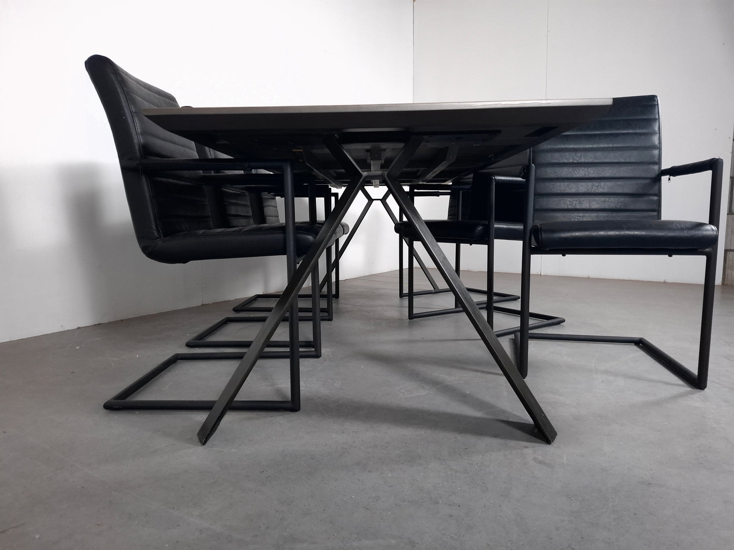 Eetkamer set: Hoge kwaliteits Eettafel met 6 Stoelen