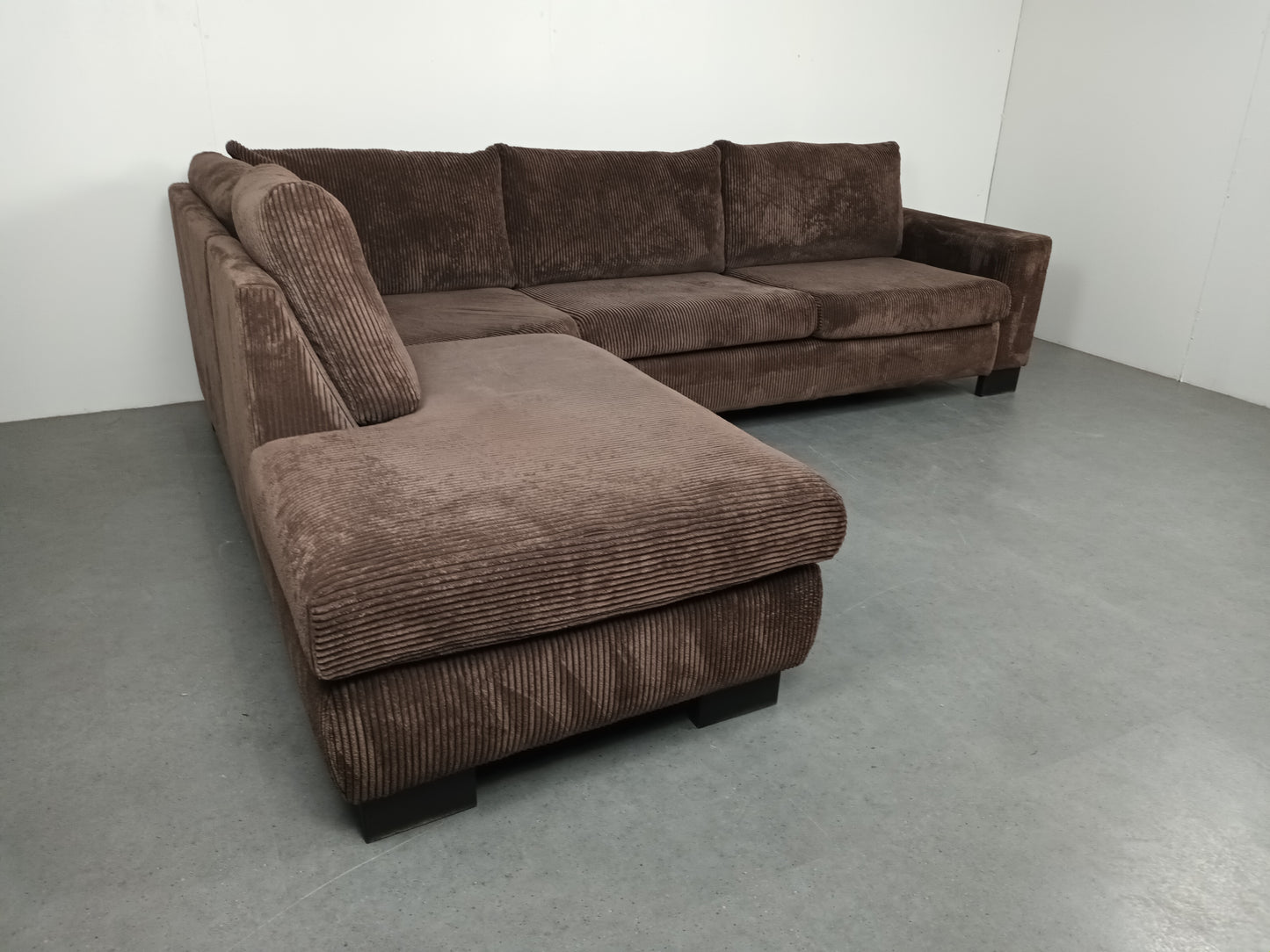 Ribstof hoekbank | Royaal bruin