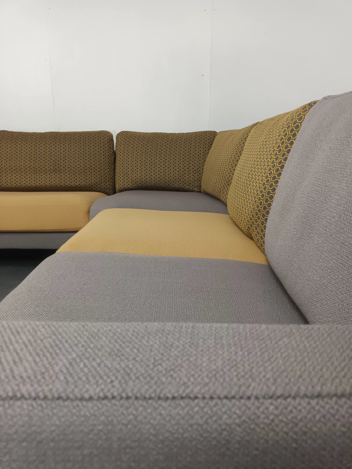 Rolf Benz designer hoekbank | Licht grijs & geel