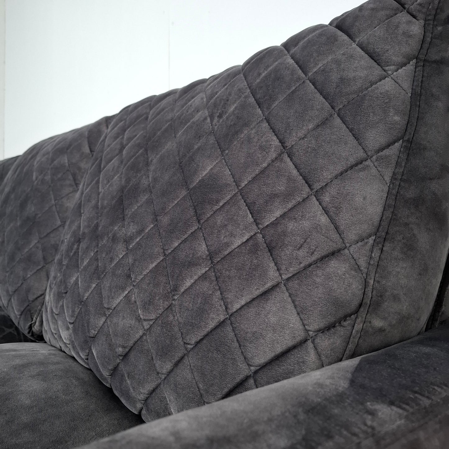 Urban Sofa: By Ira Ness velourse hoekbank | Grafiet grijs