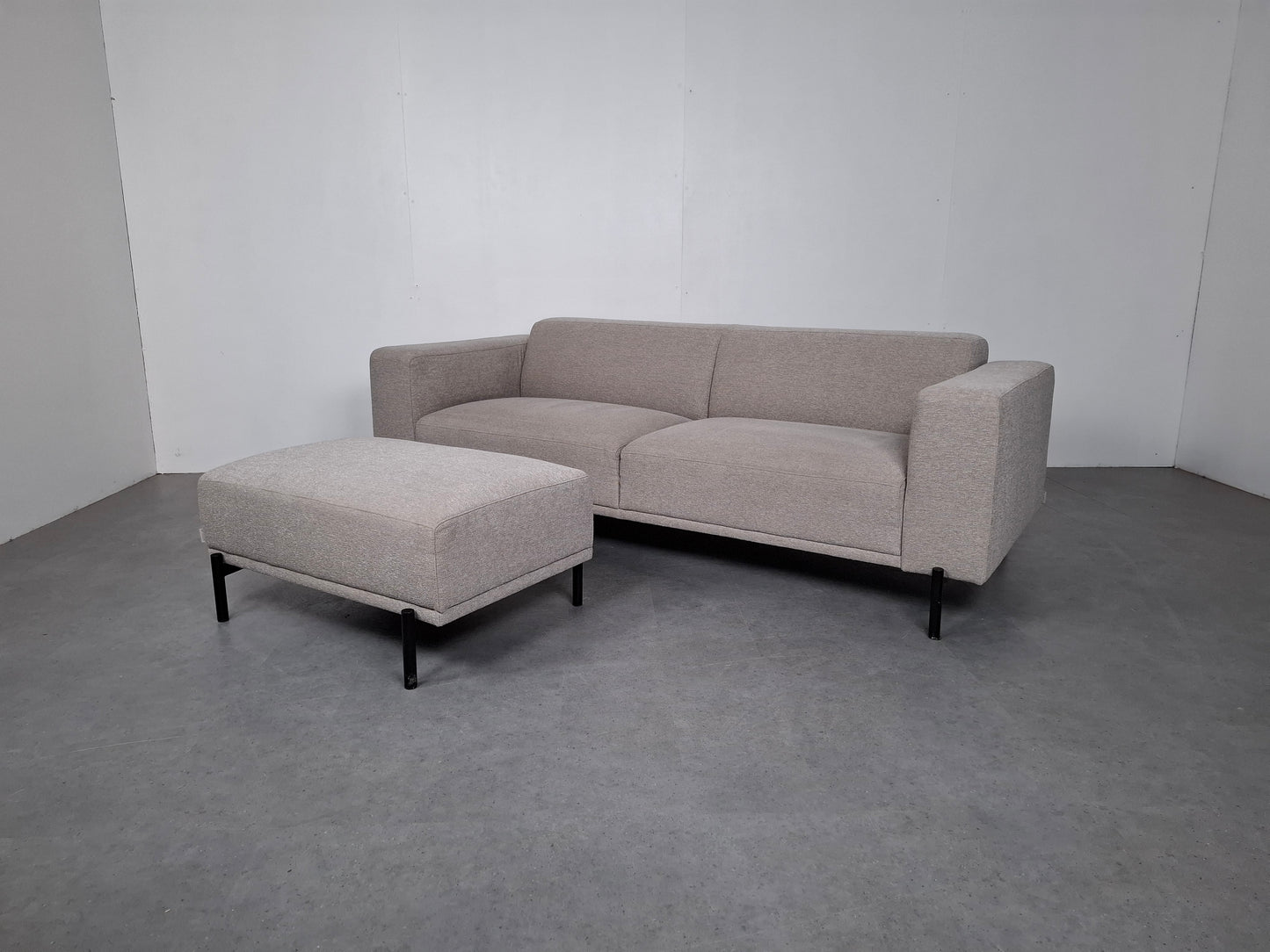 BY SIDDE Odin 4 zits bank met hocker | Grijs