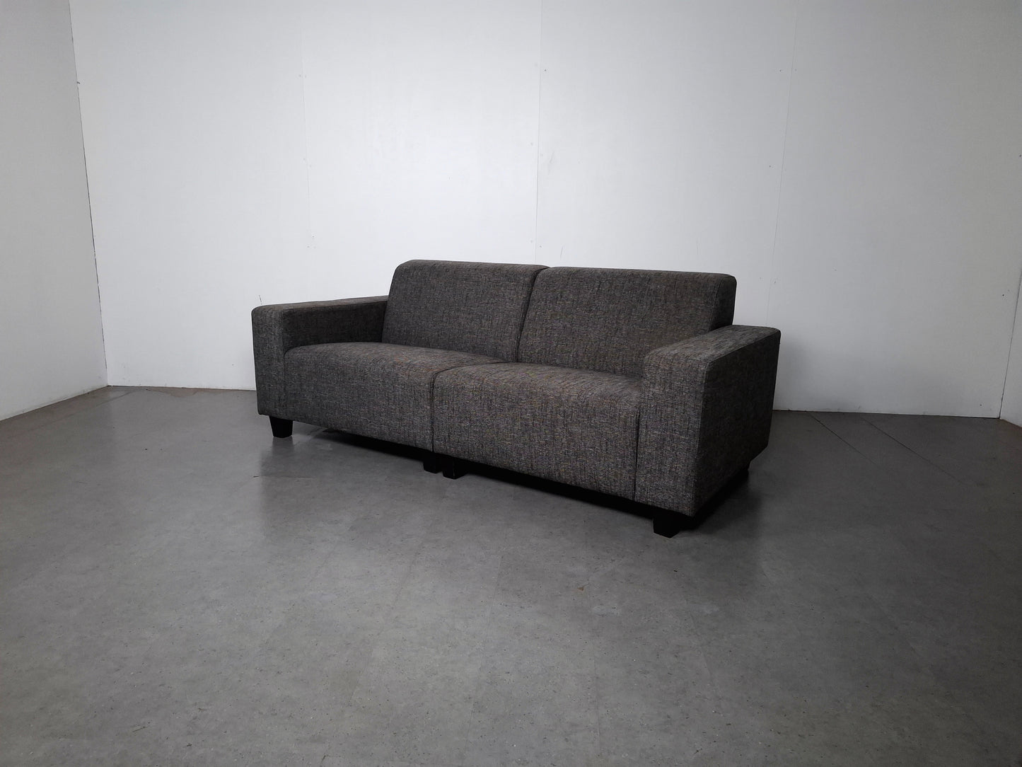 Moderne 2 zits Bank | Grijs gemeleerd