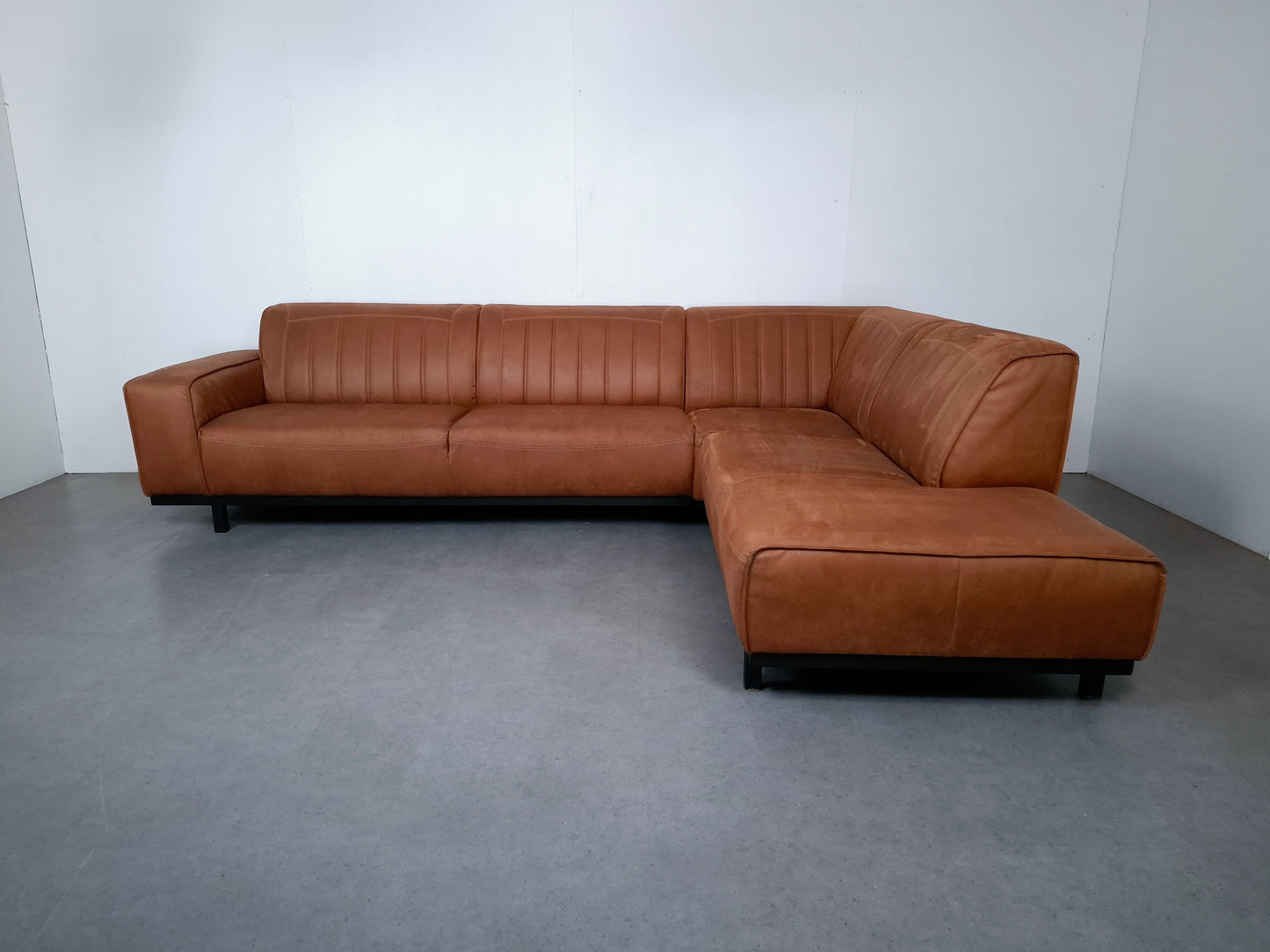 Industriële hoekbank | Cognac