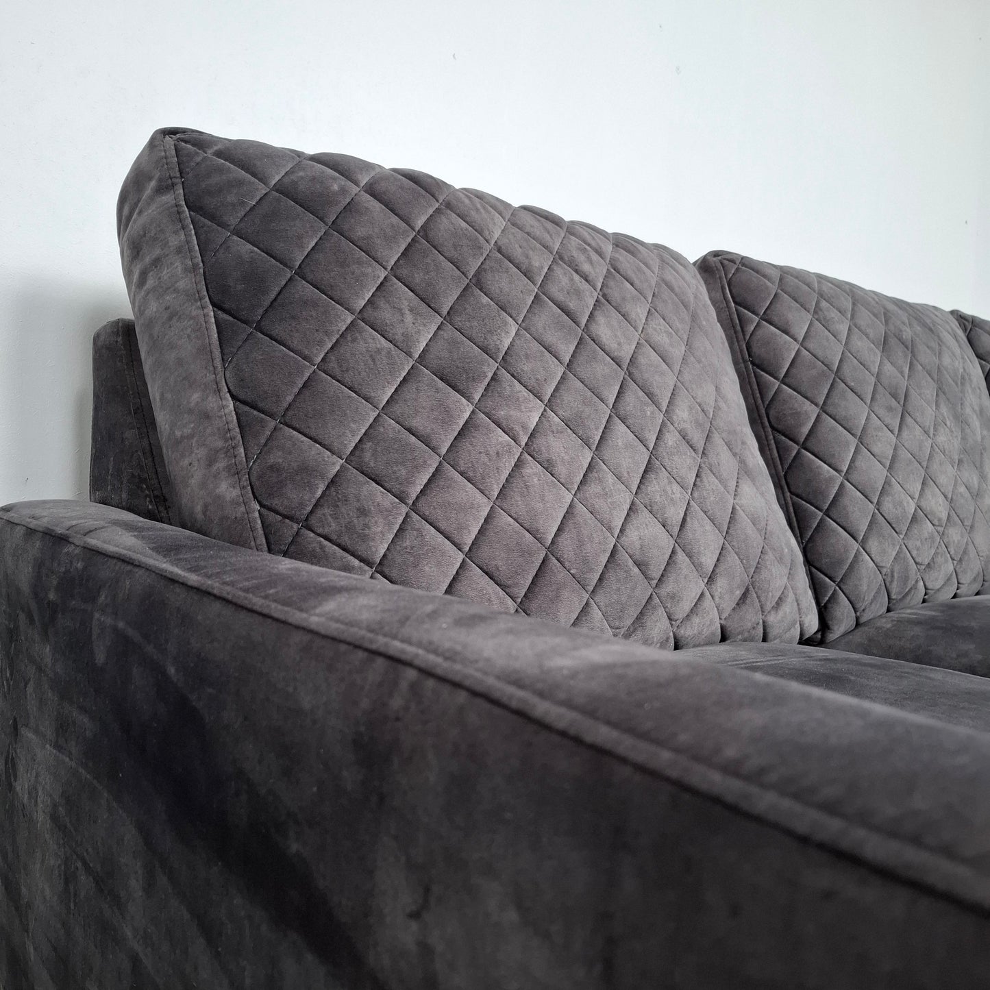 Urban Sofa: By Ira Ness velourse hoekbank | Grafiet grijs
