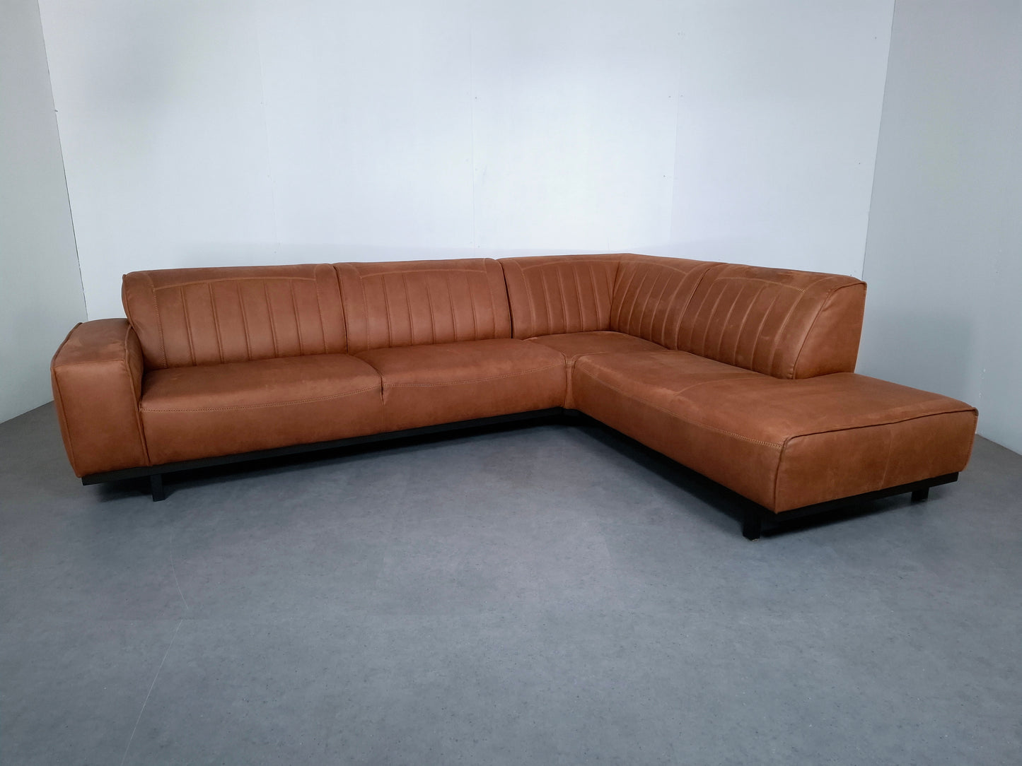 Industriële hoekbank | Cognac