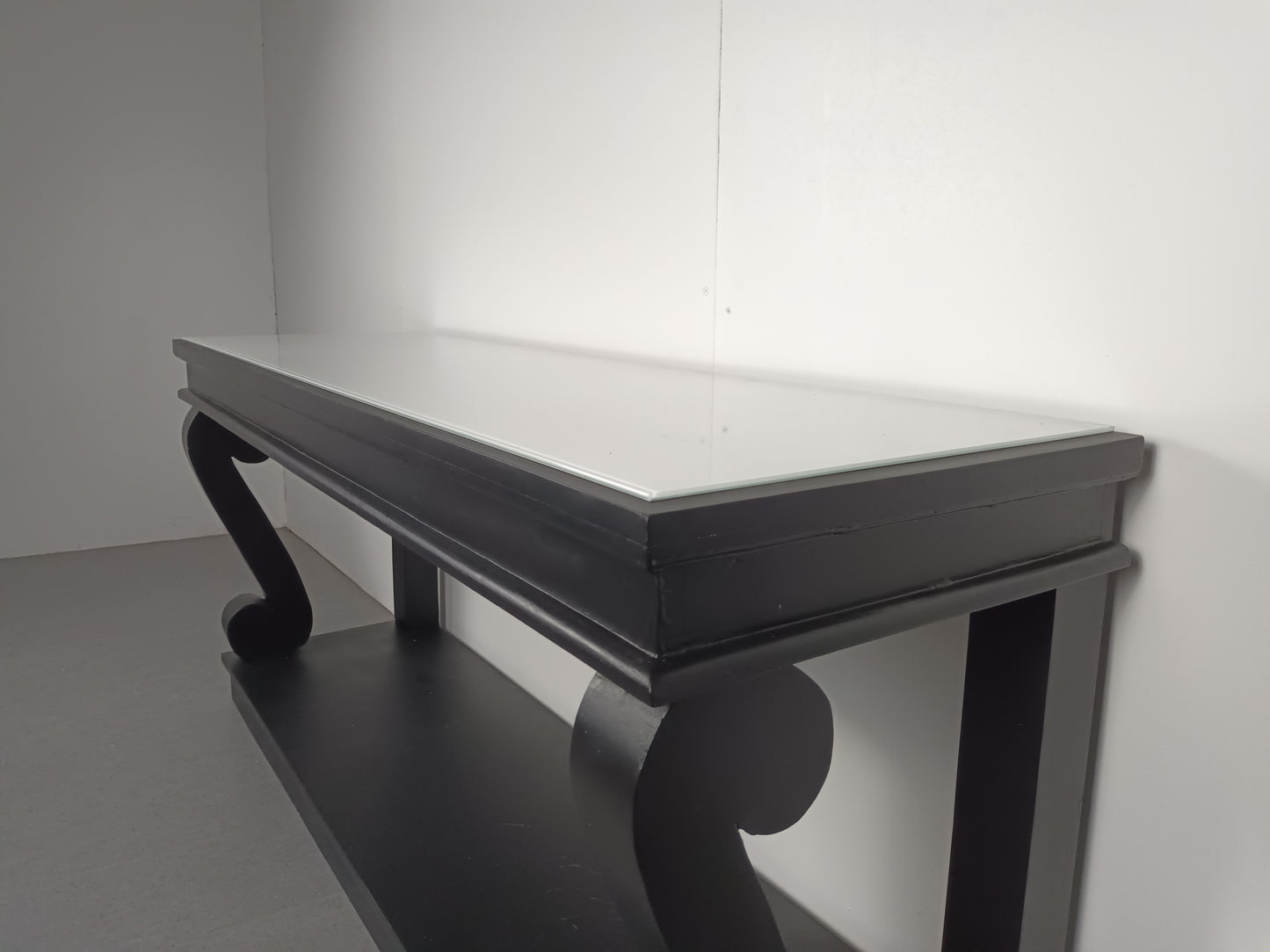 Richmond Interiors Sidetable