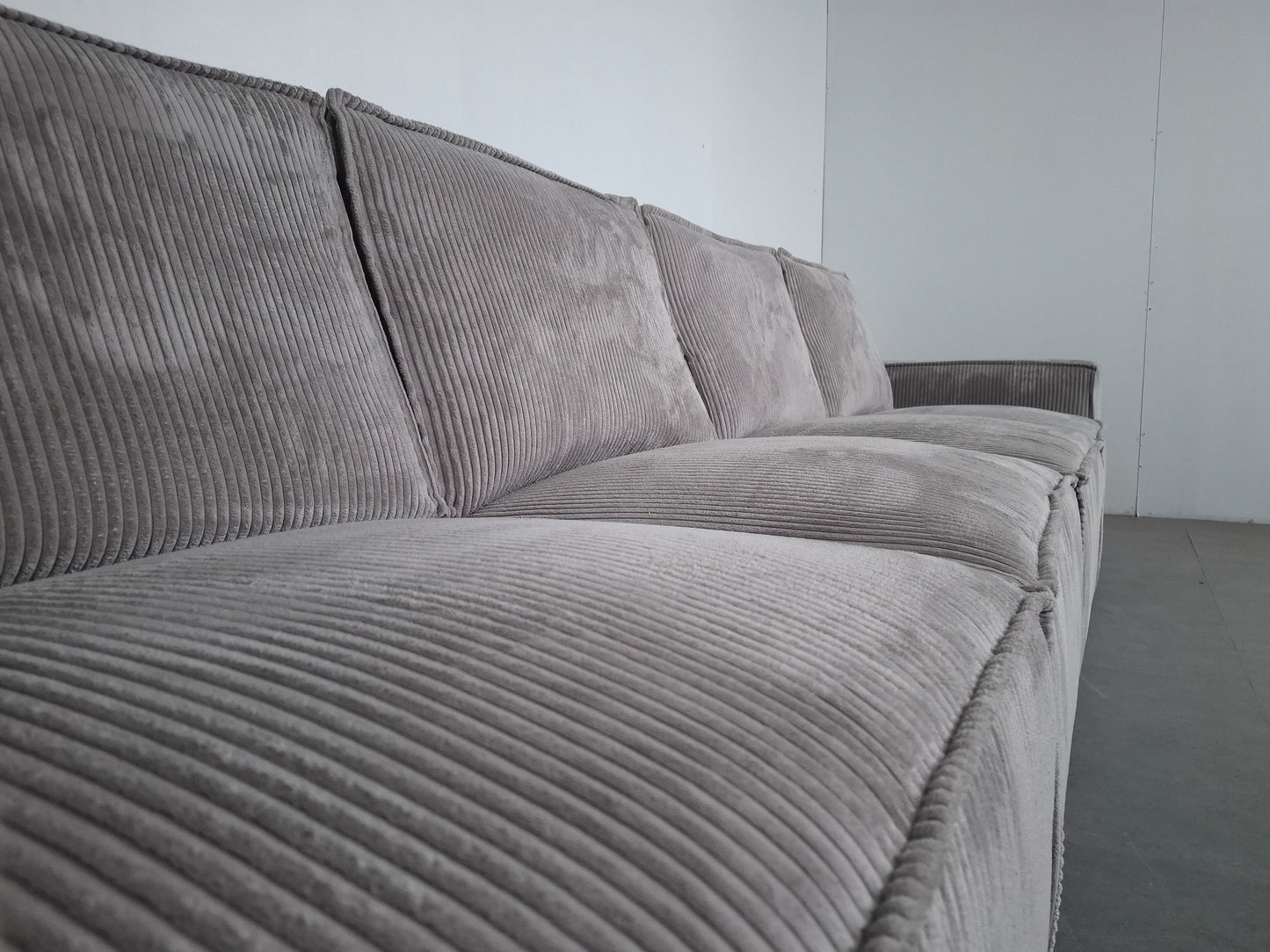 Ribstof 4 zits Bank met Hocker | Wit / Licht grijs