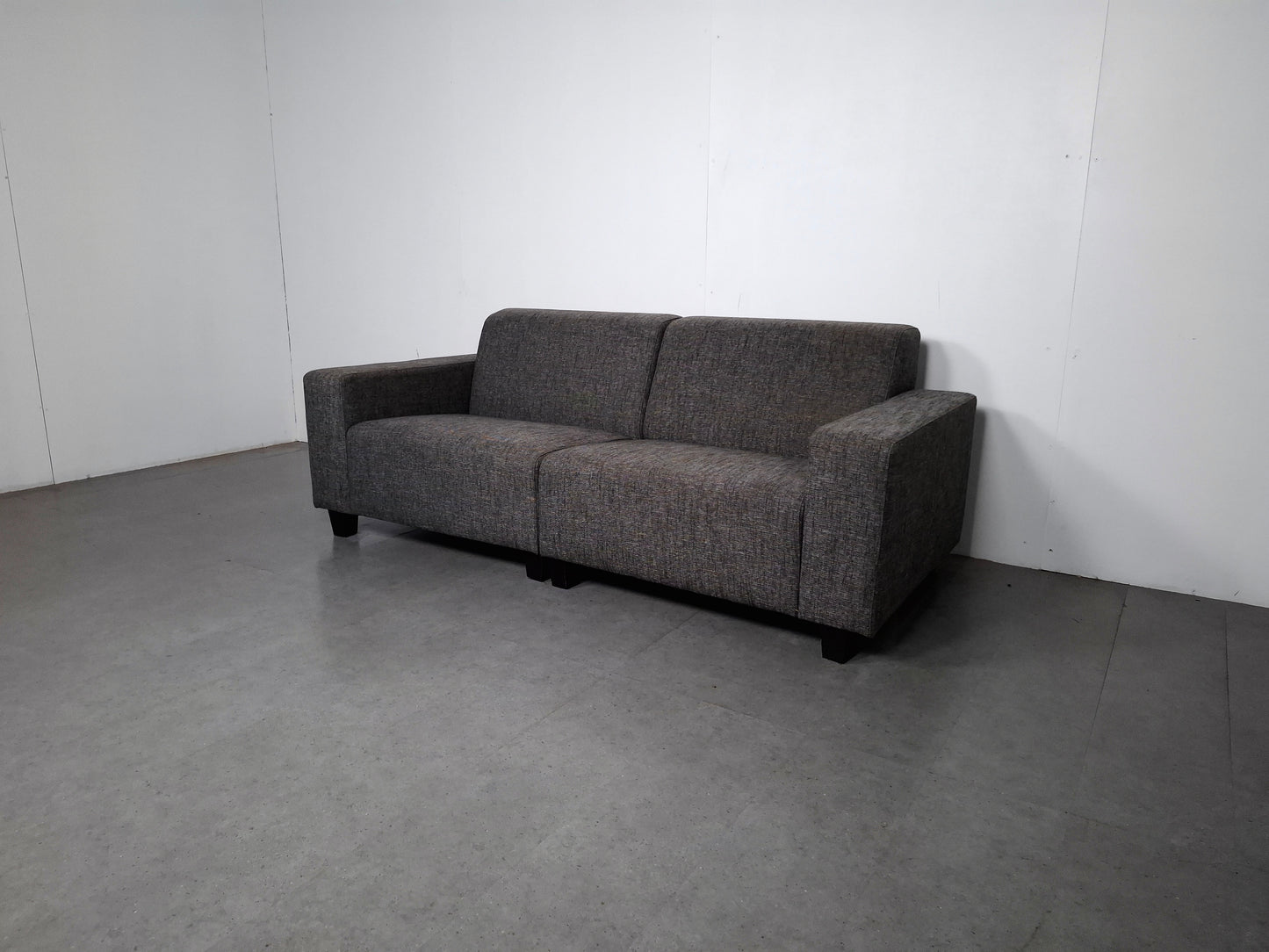 Moderne 2 zits Bank | Grijs gemeleerd