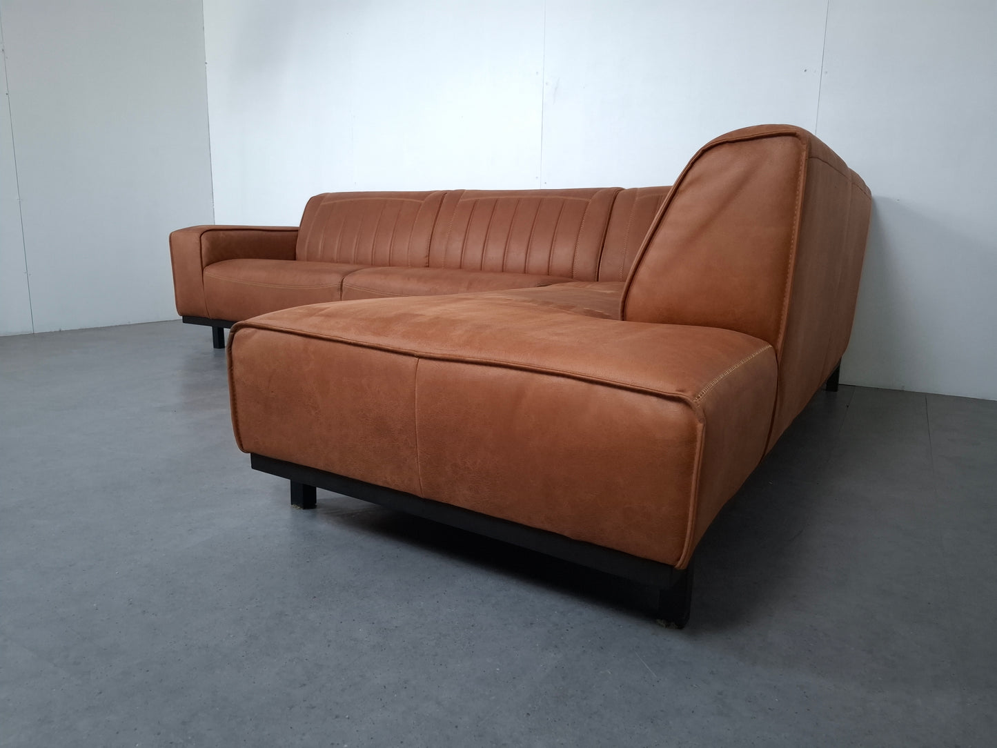 Industriële hoekbank | Cognac