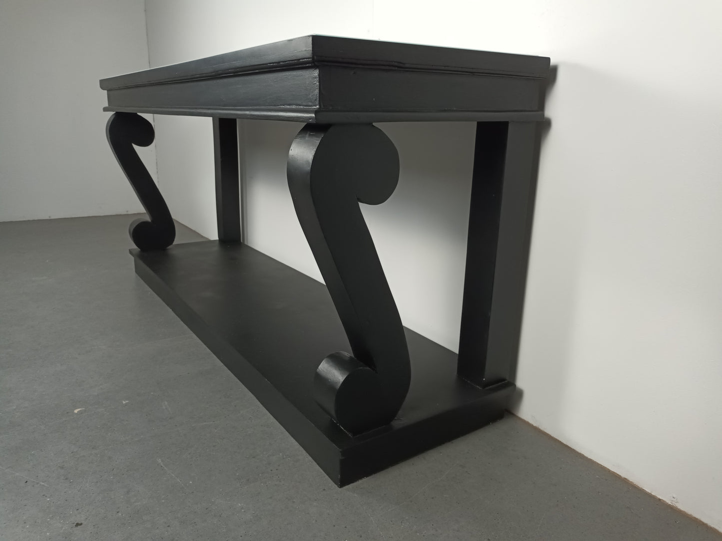 Richmond Interiors Sidetable